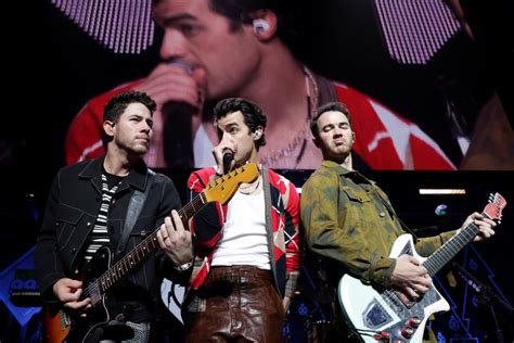 Jonas Brothers announce massive concert tour — but no Bay Area date?